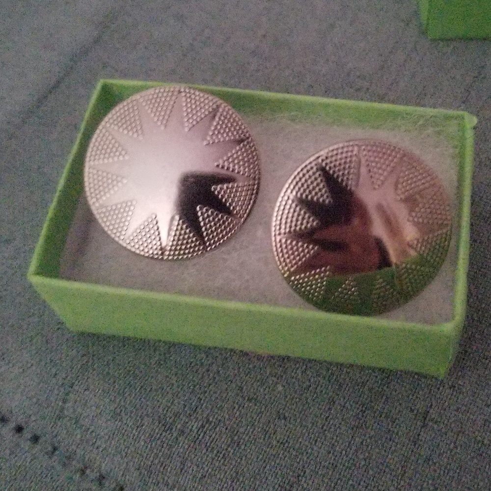 Silver toned clip on vintage earrings!